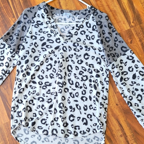 White Birch Animal Print Top Size S Purchsed from Filly Flair - Picture 1 of 7